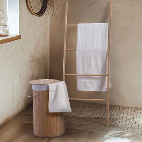 Σκάλα κρεμάστρα κατασκευασμένη από 100% bamboo.